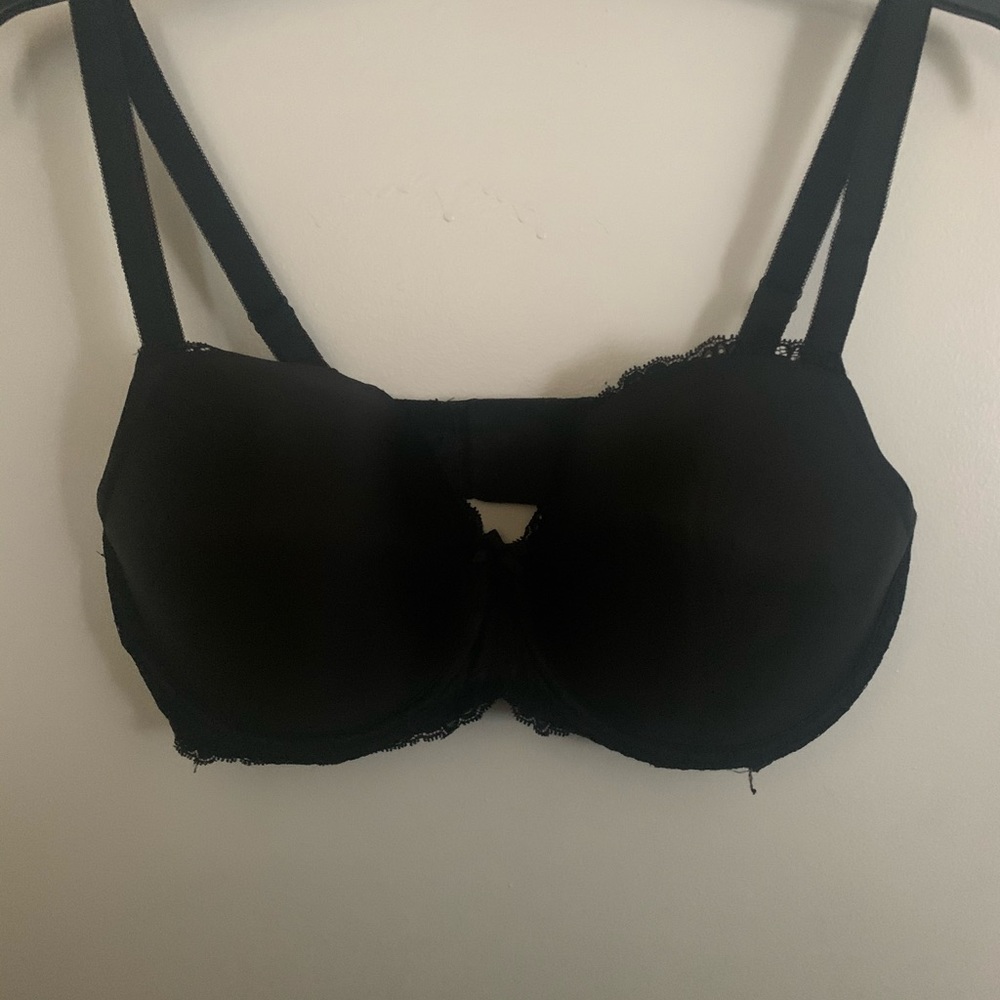 Victoria’s secret black bra size 38DDD